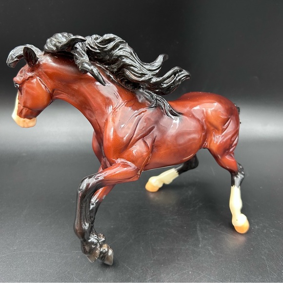 Breyer Shelby 2023 CC Gambler’s Choice Glossy Bay Nokota Horse Rare - Picture 2 of 11